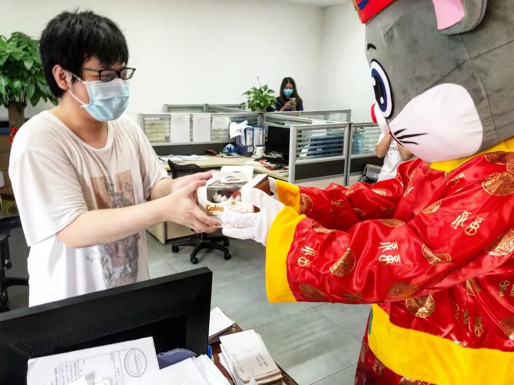 暮春三月，戴上口罩過個(gè)“生日會(huì)”吧！
